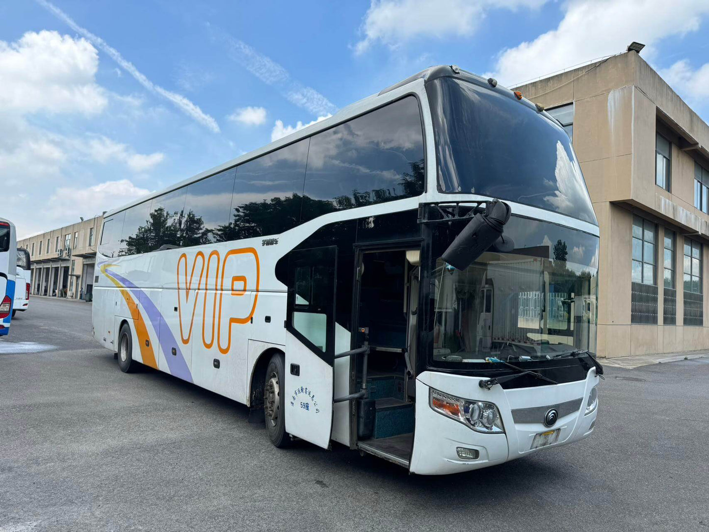 Yutong 6127 59 seats