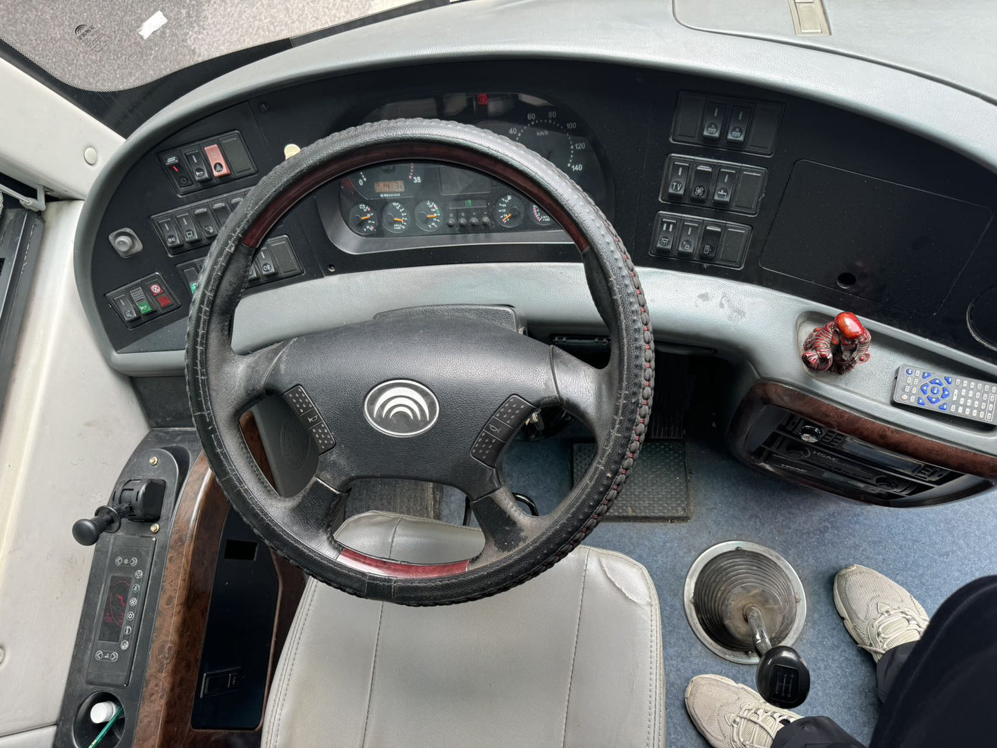 Yutong 6858 35 seats