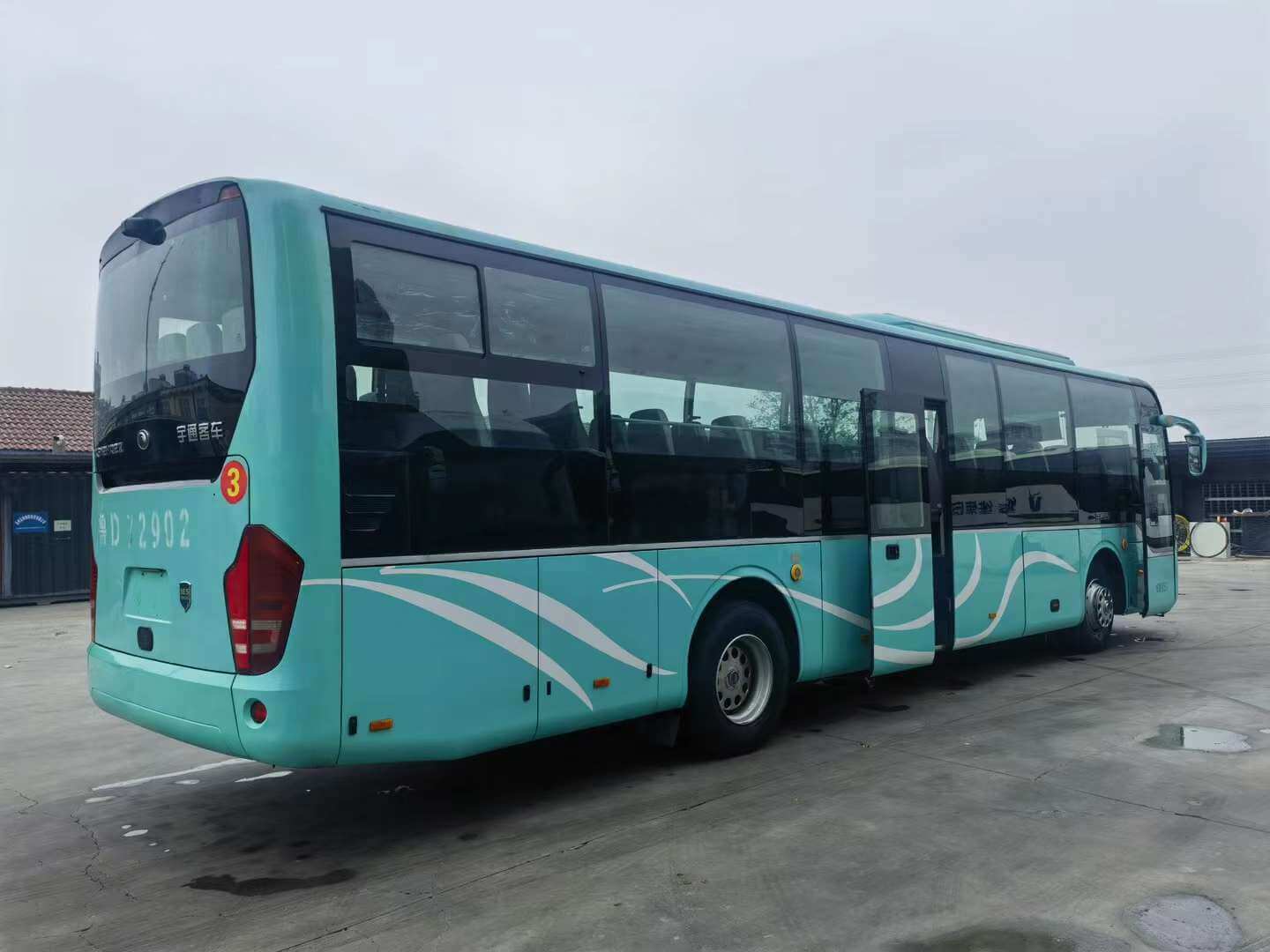 Yutong 6121 65/70 seats