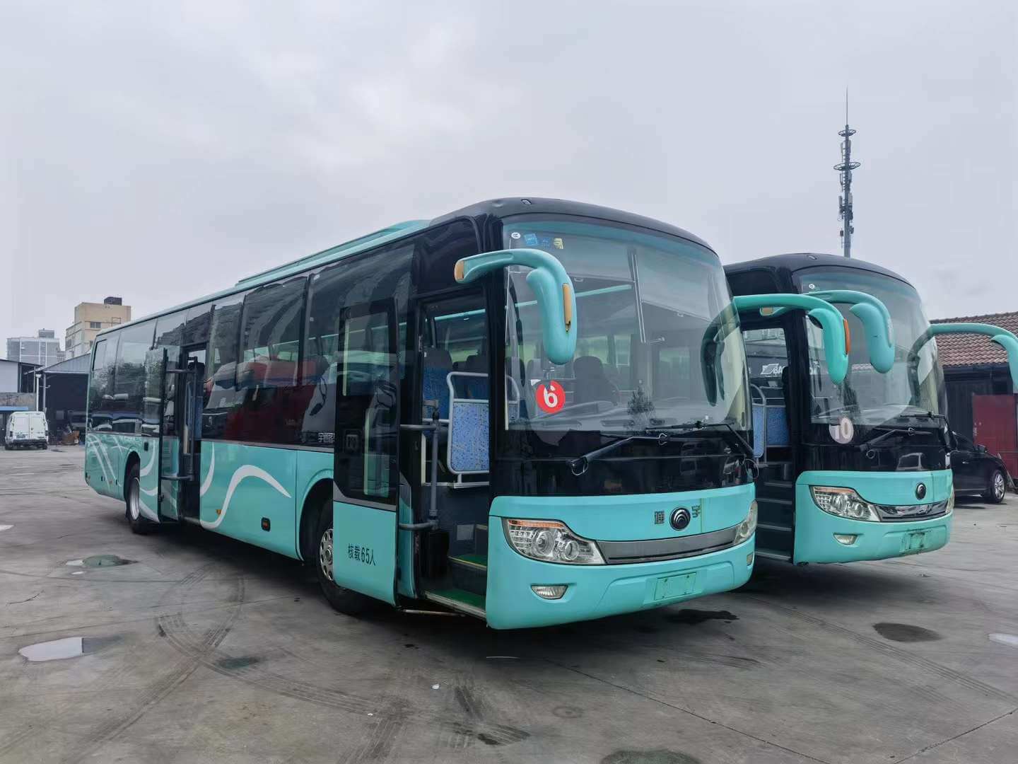 Yutong 6121 65/70 seats