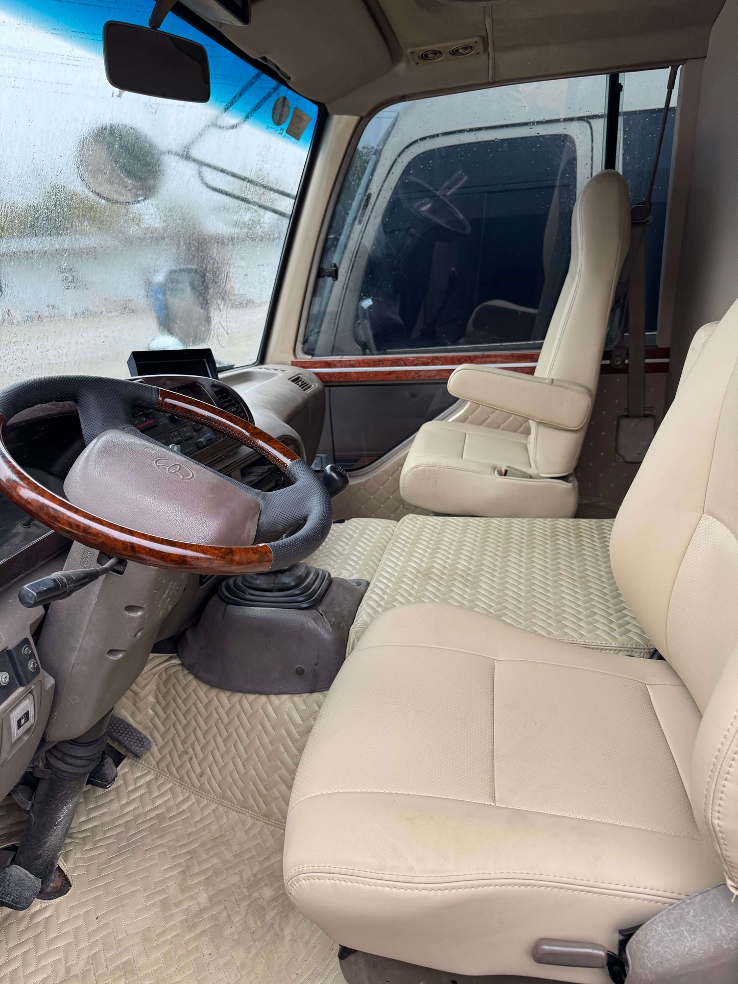 Toyota Coaster 14-16 seats RV