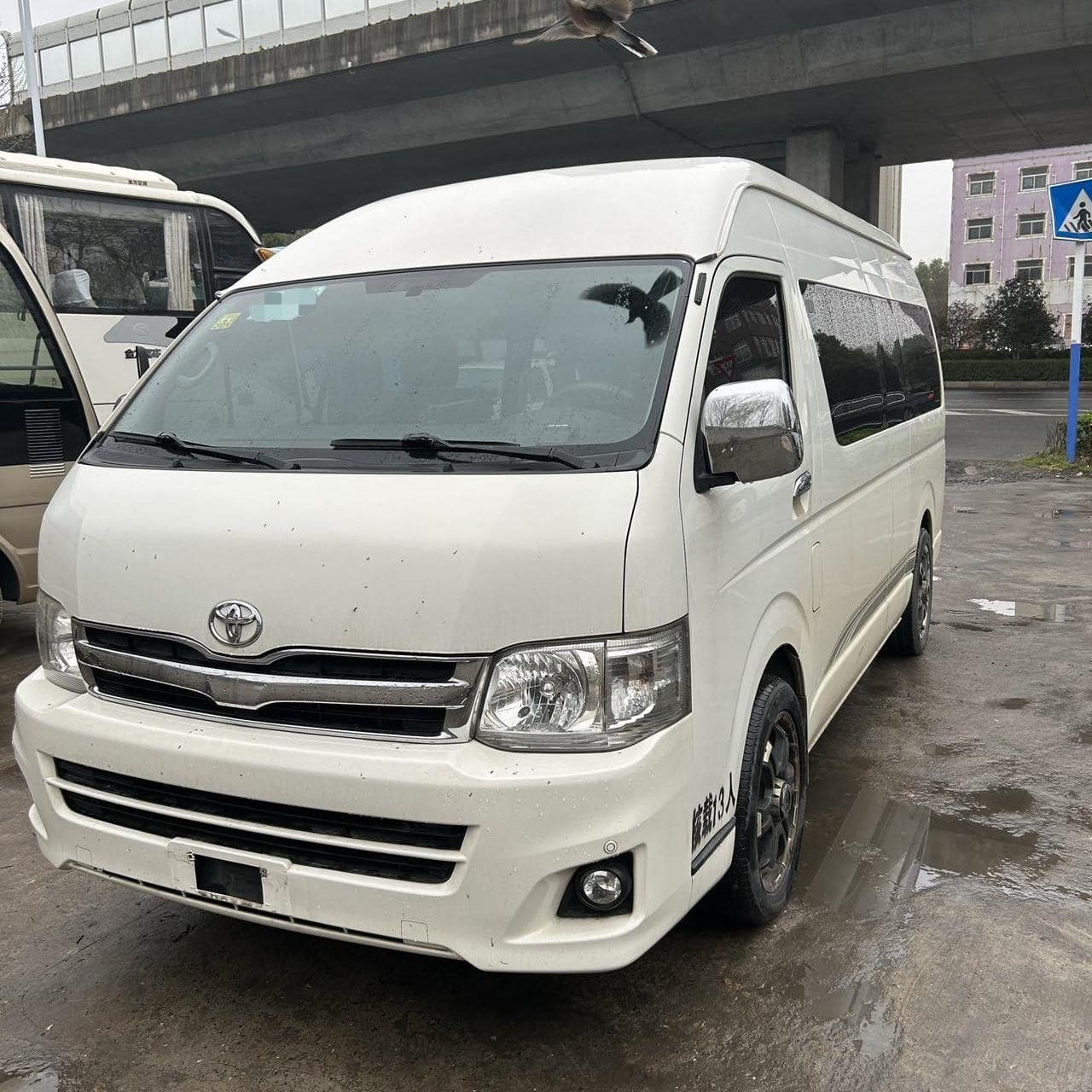 Toyota Hiace Bus